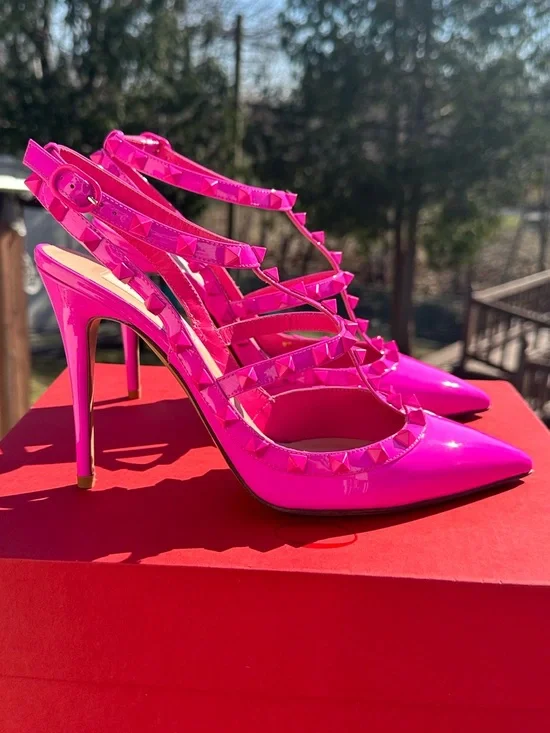 *NEW* VALENTINO ROCKSTUD HEELS (IT 40) - Picture 4 of 10